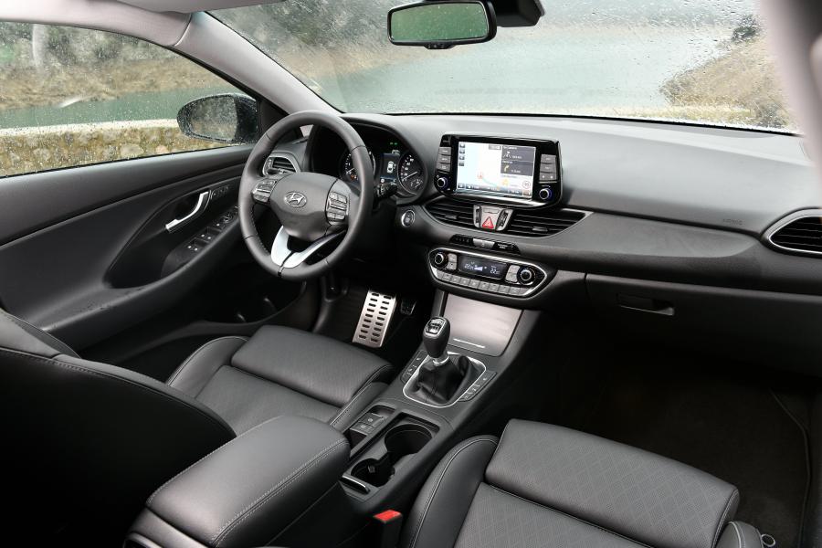 Интерьер Hyundai i30 Fastback (PD) 2017 года  (WW) (фото 18 из 51)